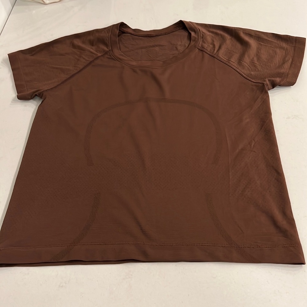 Lululemon swiftly short sleeve size 8